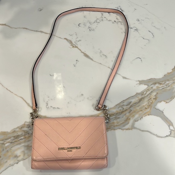 the bag Karl Lagerfeld is light pink - Picture 8 of 17